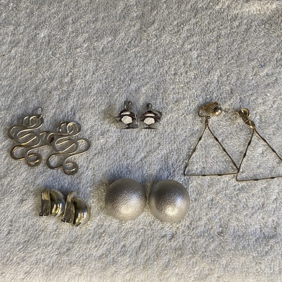 Vintage and Costume Jewelry Lot with Earrings, Necklaces, and Bracelets [1 lb] B - Picture 2 of 5